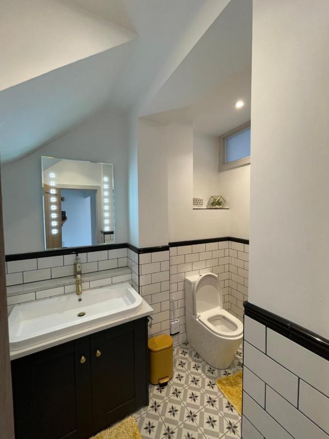 Lees Lookout Holt ,2 Bedroom Luxury Apartment With Private Parking Екстериор снимка