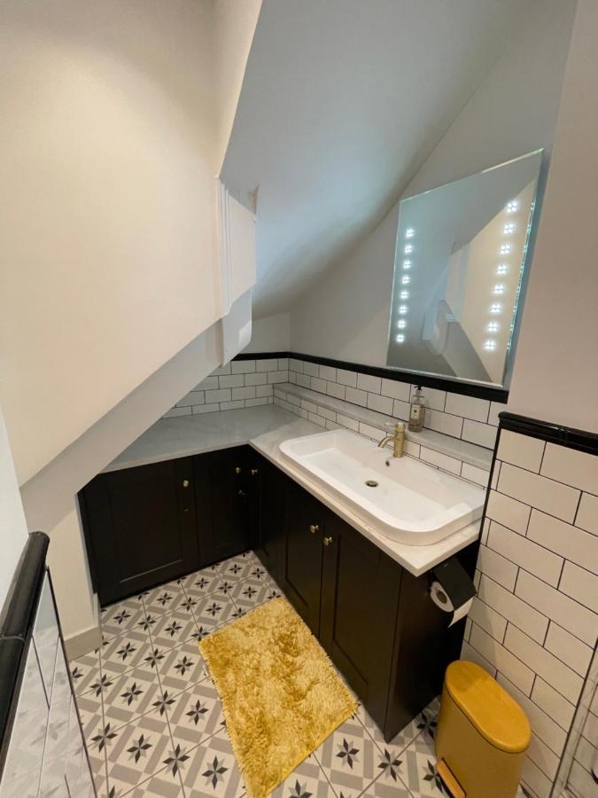 Lees Lookout Holt ,2 Bedroom Luxury Apartment With Private Parking Екстериор снимка