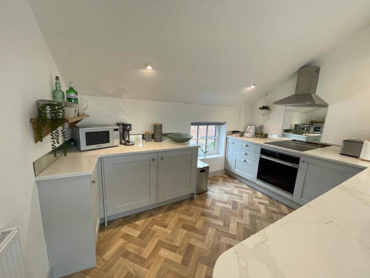 Lees Lookout Holt ,2 Bedroom Luxury Apartment With Private Parking Екстериор снимка
