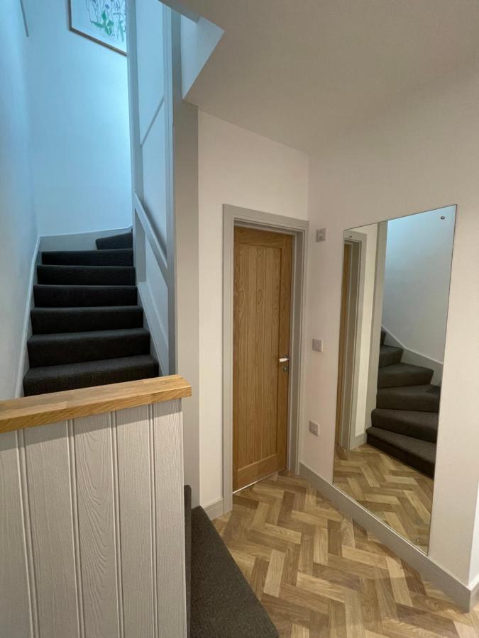 Lees Lookout Holt ,2 Bedroom Luxury Apartment With Private Parking Екстериор снимка