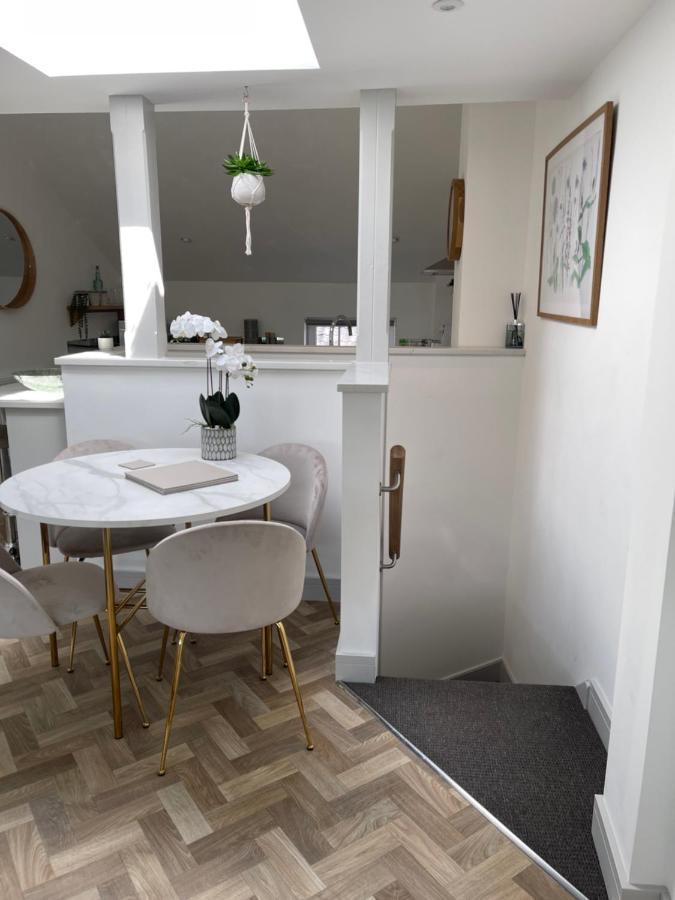 Lees Lookout Holt ,2 Bedroom Luxury Apartment With Private Parking Екстериор снимка